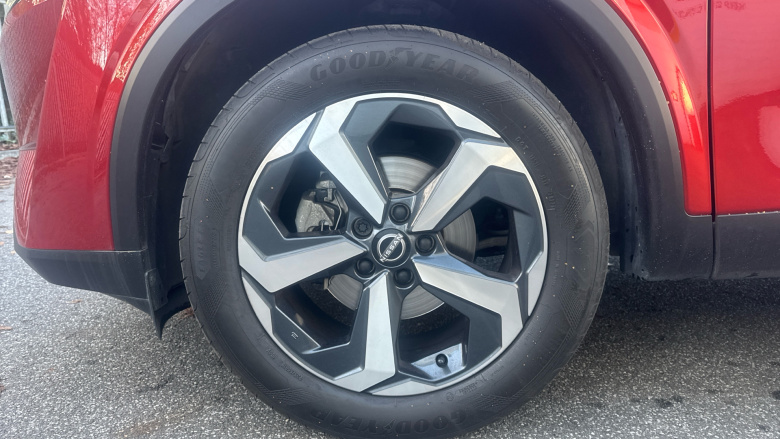 Nissan Qashqai 1.3 DiG-T MH N-Connecta 5dr Petrol Hatchback